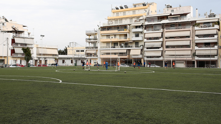Ανοίγει για ατομική άθληση το γήπεδο ποδοσφαίρου της Αμοργού στα Καμίνια