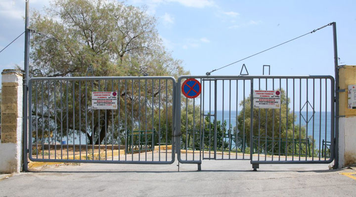 Ο Δήμος Πειραιά τοποθέτησε πόρτες εισόδου  στις παραλίες Βοτσαλάκια και Φρεαττύδα