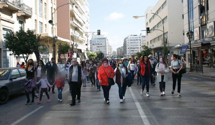 Περίπατος αγάπης και συμπαράστασης στον Πειραιά για τη μικρή Καλλιόπη