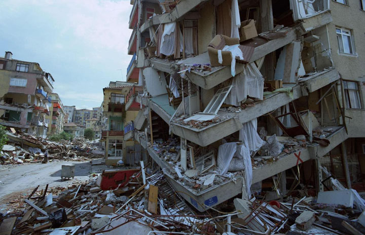 Συγκέντρωση ανθρωπιστικής βοήθειας για τους σεισμόπληκτους  σε Τουρκία – Συρία από τον Δήμο Πειραιά