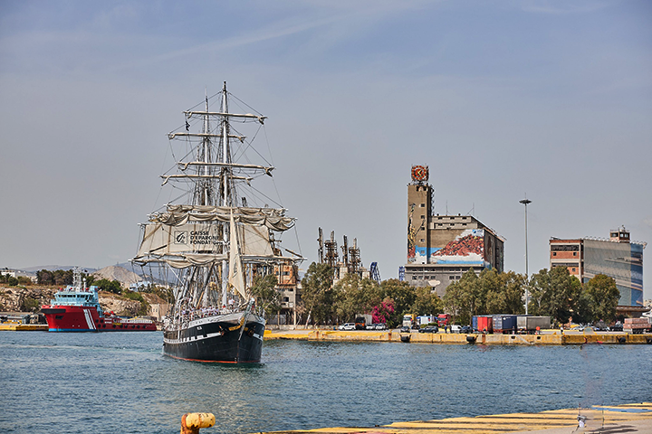Για πρώτη φορά η Φλόγα των Ολυμπιακών Αγώνων  μεταφέρεται δια θαλάσσης <br /> Κατέπλευσε χθες στο λιμάνι του Πειραιά  το εμβληματικό Γαλλικό ιστιοφόρο «Belem»