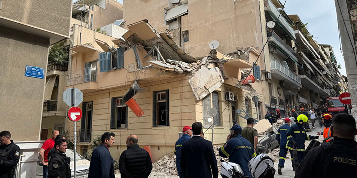 Κατέρρευσε τμήμα κτηρίου στο Πασαλιμάνι – Τρεις ελαφρά τραυματίες