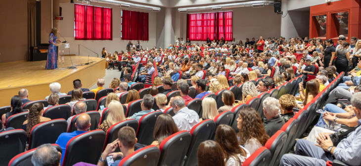 Τελετή βράβευσης μαθητών από σχολεία του Δήμου Πειραιά που πέτυχαν  την εισαγωγή τους στην τριτοβάθμια εκπαίδευση