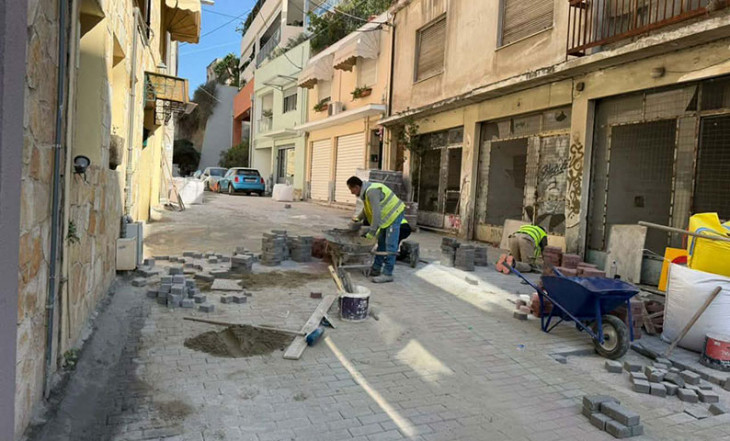 Ο πεζόδρομος της Σχιστής στην Καστέλλα αποκτά νέα όψη | Σε εξέλιξη οι εργασίες ανακατασκευής από τον Δήμο Πειραιά