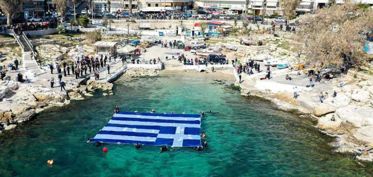 Η Γαλανόλευκη  στη θάλασσα του Πειραιά  για την Εθνική Επέτειο της 25ης  Μαρτίου 1821